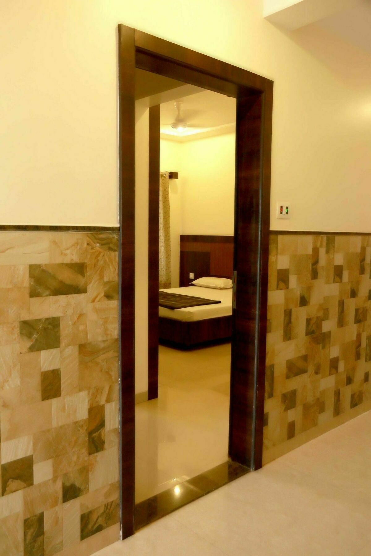Hotel Sai Ramanand Širdi Exteriér fotografie